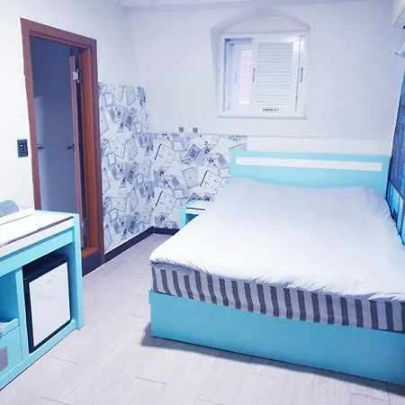 Oppaa Blue Guesthouse